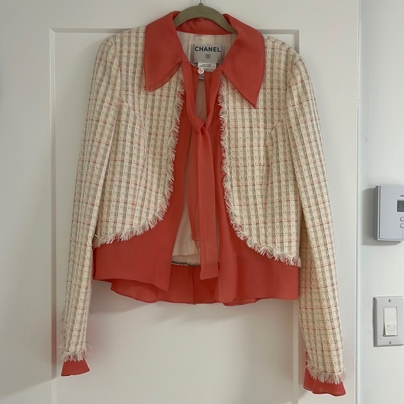 CHANEL 2004 TWEED AND SILK JACKET - Picture 2 of 11